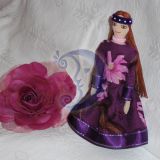 Lėlė violetineje sukneleje